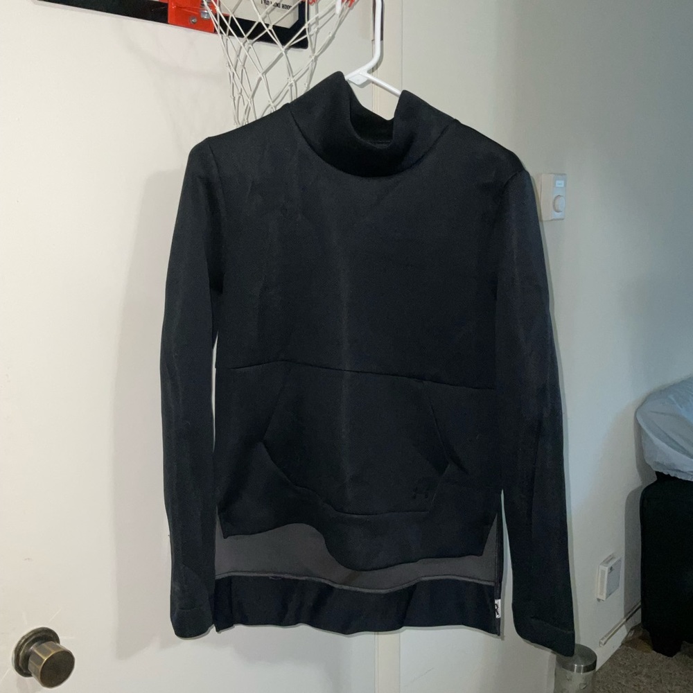 Under Armour sweatshirt